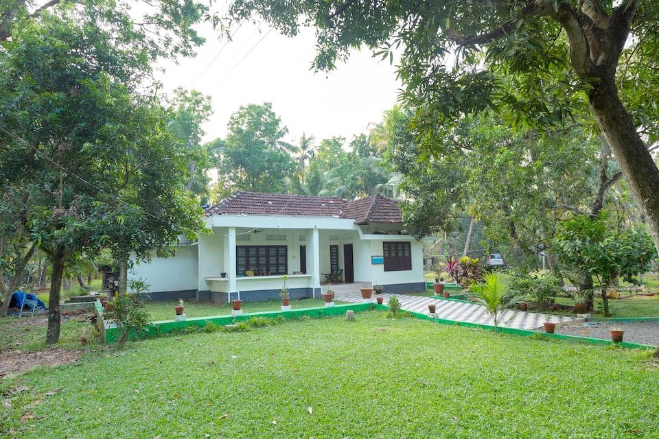 Aqua Lillies Water Front Heritage Homestay, Kumarakom
